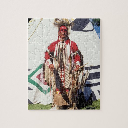 Inheemse Amerikaan in traditionele kledingstukken  Legpuzzel (Verticaal)