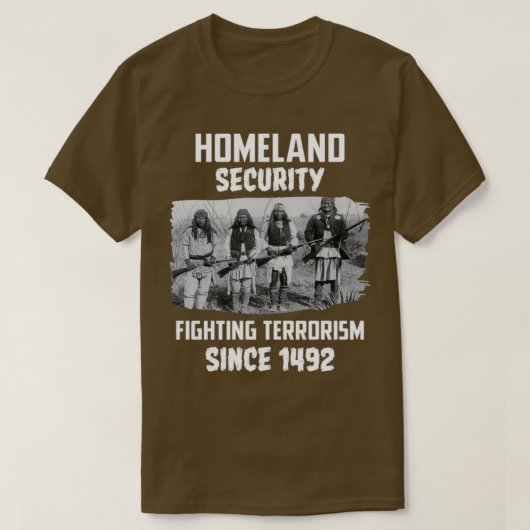 Inheemse Amerikaanse binnenlandse veiligheid in de T-shirt (Design voorkant)