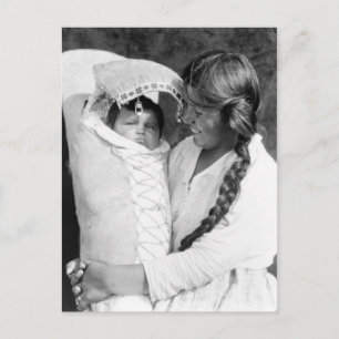 Inheemse Amerikaanse moeder met haar papsaus Briefkaart