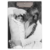 Inheemse Amerikaanse moeder met haar papsaus Klembord (Voorkant)