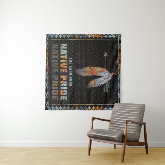 Inheemse Pride Indiase veer Retro Tribal Arrow Wandkleed (In Situ (horizontaal))