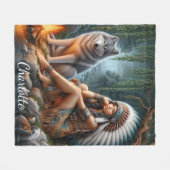 Inheemse vrouw en wolf bij de stroom fleece deken (Voorkant (Horizontaal))