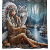 Inheemse vrouw ontspant door rivier met wolf douchegordijn (Voorkant)