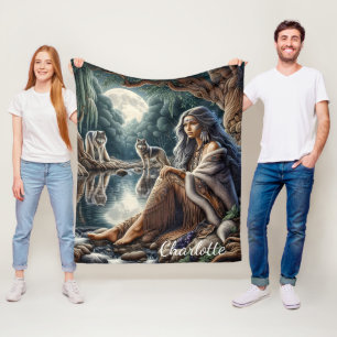 Inheemse vrouw reflecteert met twee wolven fleece deken