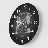 Initiaal Dinosaur en datum Grote Klok (Hoek)