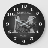 Initiaal Dinosaur en datum Grote Klok (Voorkant)