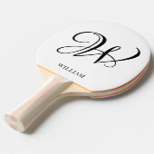Initiaal gepersonaliseerd elegant wit monogram tafeltennisbatje (Voorkant Gekanteld)