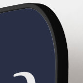 Initiaal Gepersonaliseerde Elegante Navy Blue Mono Pickleball Paddle (Links Detail)