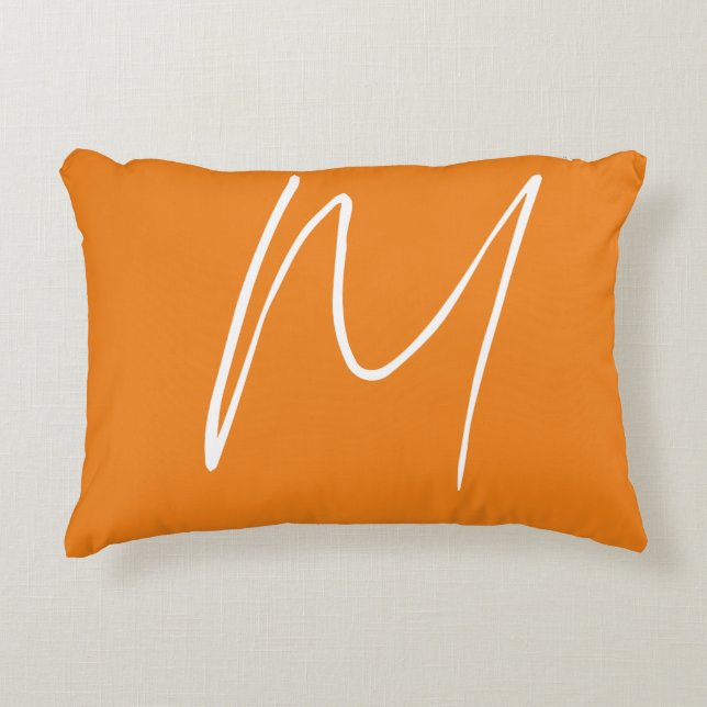 Initiaal Letter Monogram Modern Stijl Oranje Wit Accent Kussen (Voorkant)