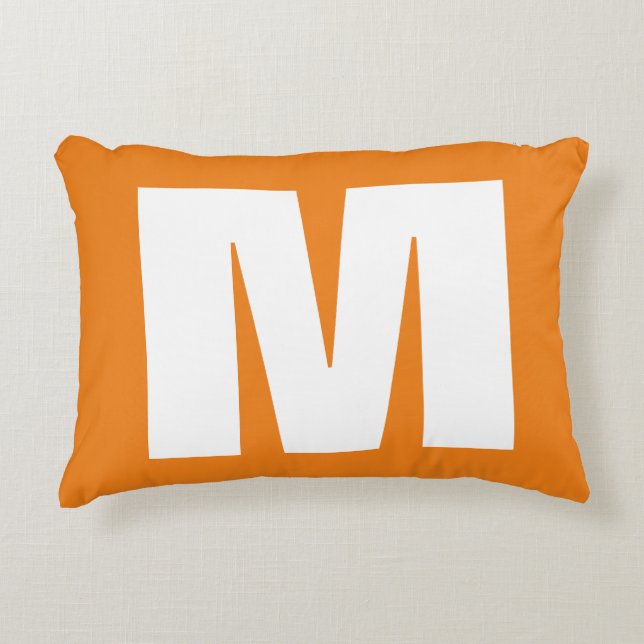 Initiaal Letter Monogram Modern Stijl Oranje Wit Accent Kussen (Voorkant)