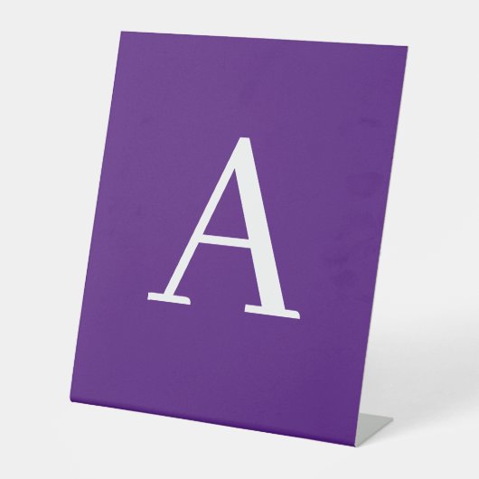 Initiaal Letter-monogram Paars Reclamebord Met Voetstuk (Voorkant)