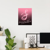 Initiaal Letter Pink Script Unieke naam Monogram Poster (Thuiskantoor)