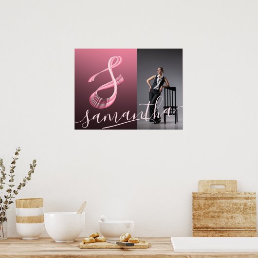 Initiaal Letter Roze Script Fotonaam Monogram Poster (Keuken)