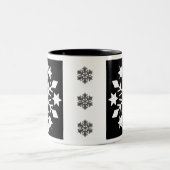 Initiaal Modern Black White-kerstsnowflakes Tweekleurige Koffiemok (Center)