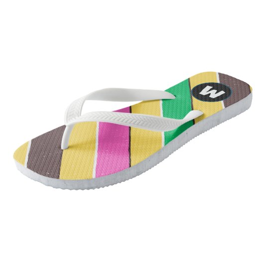 Initiaal Moderne kleurrijke retro strepen l Geel Teenslippers (Schuin)