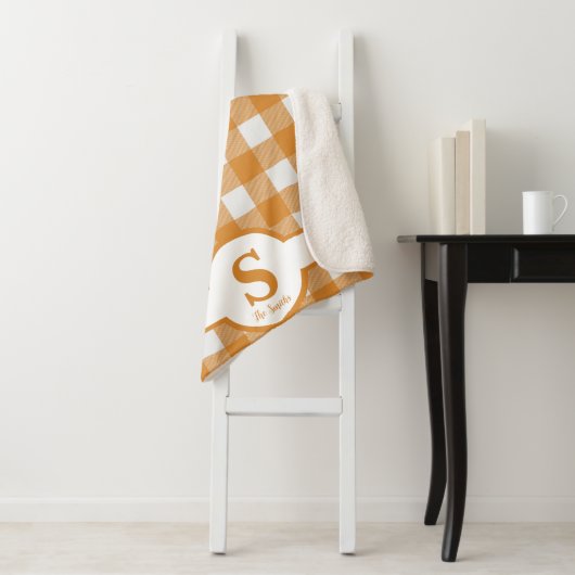 Initiaal Monogram Sinaasappel en witte speldenstaa Sherpa Deken (In situ)