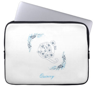 Initiaal "Q" Blauw Monogram Kalme Bloemen Laptop Sleeve