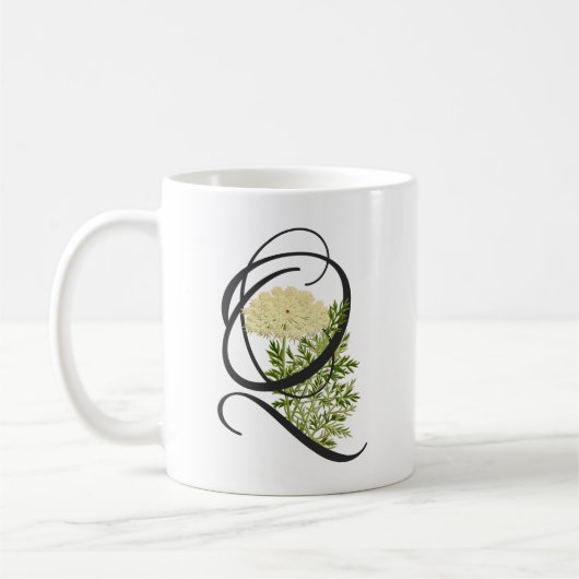 Initiaal Q,  Mok van koningin Anne's Lace Coffee (Links)