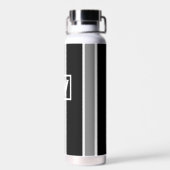 Initiaal van wolmonogrammen gestript met moderne k waterfles (Achterkant)