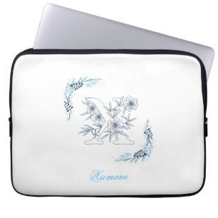 Initiaal "X" Blauw Monogram Kalm Bloemen Laptop Sleeve