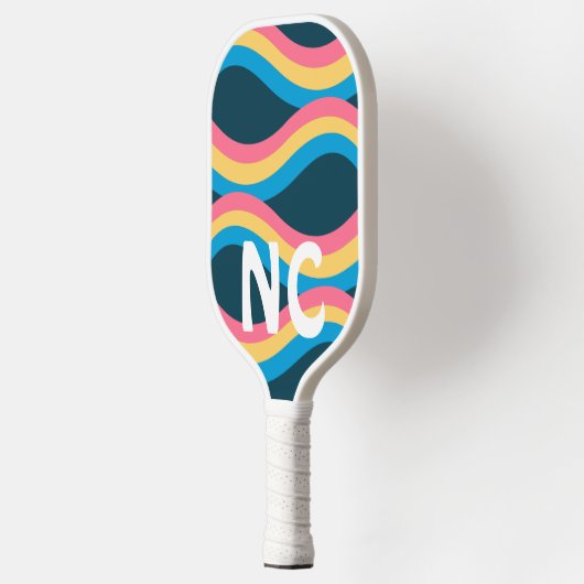 Initialen en Retro Golven in Roze Geel Blauw Pickleball Paddle (Links)