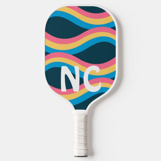 Initialen en Retro Golven in Roze Geel Blauw Pickleball Paddle (Voorkant)