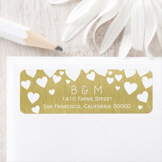 initialen met liefdesharten op faux gouden bruilof etiket (Insitu)