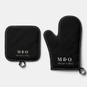 Initialen Monogram Koppel Naam Zwart Oven Mitt Ovenwant & Pannenlap Set (Voorkant)