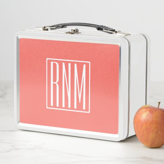 Initialen Monogram | wit op koraal (In situ)