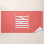 Initialen Monogram | wit op koraal Strandlaken (Voorkant)