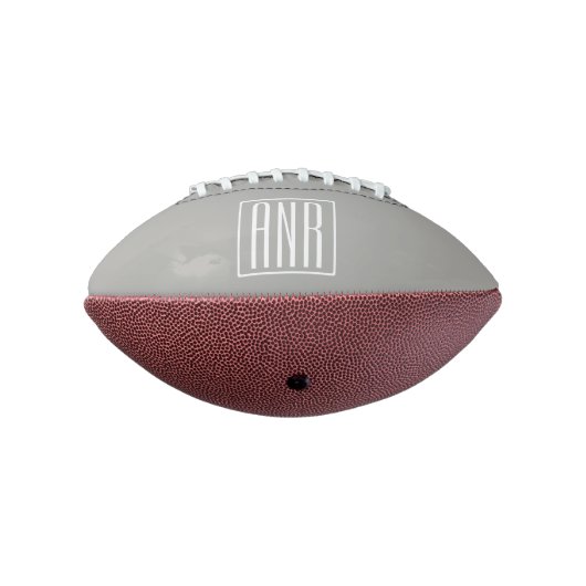 Initialen Monogram | Wit op lichtgrijs American Football (Gedraaid 270)