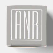 Initialen Monogram | Wit op lichtgrijs Bedankdoosjes (Bovenkant)