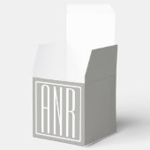 Initialen Monogram | Wit op lichtgrijs Bedankdoosjes (Geopend)
