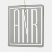 Initialen Monogram | Wit op lichtgrijs Keramisch Ornament (Links)