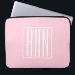 Initialen Monogram | wit op lichtroze Laptop Sleeve<br><div class="desc">Zacht lichtroze met je aangepaste monogram.. vrolijk en modern.</div>