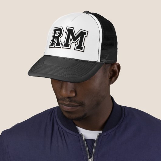 Initialen "RM"-Monogram Trucker Pet (In situ)