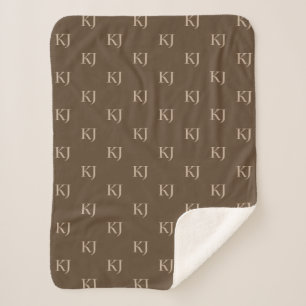 Initialen van Classy Brown en Beige Monogram Patro Sherpa Deken