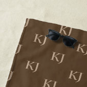 Initialen van Classy Brown en Beige Monogram Patro Strandlaken (In situ)
