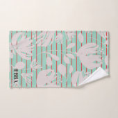Initials baby shower pastel green floral modern bad handdoek (Handdoek)