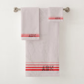 Initials  modern pink background red striped Chic Bad Handdoek (Insitu)