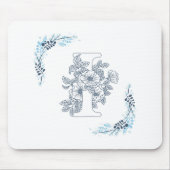 Initiële "I" Blauwe Monogram Kalm Bloemmotief Muismat (Voorkant)