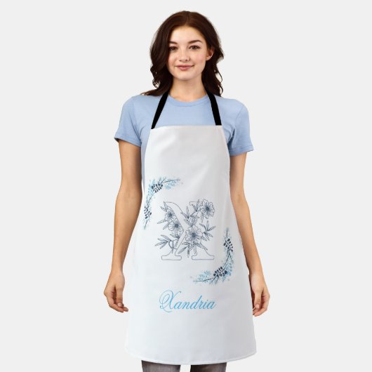 Initiële "X" Blauwe Monogram Rustige Bloem Schort (Gedragen)
