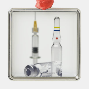 Injectieflacons met geneesmiddel voor injectie en metalen ornament