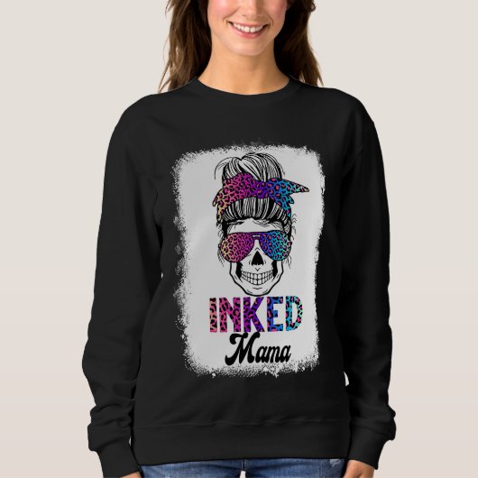 Inked Mama Bleached Leopard Messy Bun Skull Mom Trui (Voorkant)