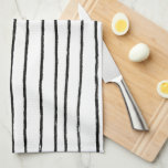 Inktlijnen Chique Hand getrokken strepen Zwart & W Theedoek<br><div class="desc">Versier uw keuken met deze coole handdoek met een handgemaakt patroon. Maakt een geweldige housewarming,  verjaardags-,  moederdag- of huwelijkscadeau! U kunt het aanpassen,  achtergrondkleuren wijzigen en ook tekst toevoegen. Check mijn winkel voor veel meer kleuren en patronen of laat me weten of je iets op maat wilt.</div>