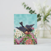 inktvogel met blauwe ogen die over bloemen vliegen briefkaart (Staand voorkant)