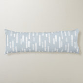 Inky afgeronde lijnen patroon | Wit op Dusty Blue Lichaamskussen (Voorkant)