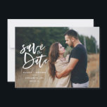 Inky manuscriptfoto sparen de datum save the date<br><div class="desc">Inky manuscriptfoto sparen de datum monochroom sparen de uitnodiging van de datumbruiloft. De zwart-witte maar achtergrondkleur kan worden veranderd.</div>