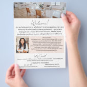 Inleiding makelaar in onroerend goed flyer (Hand)