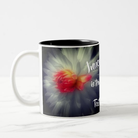 Inner Beauty Dahlia Flower Inspirerend Words Tweekleurige Koffiemok (Links)